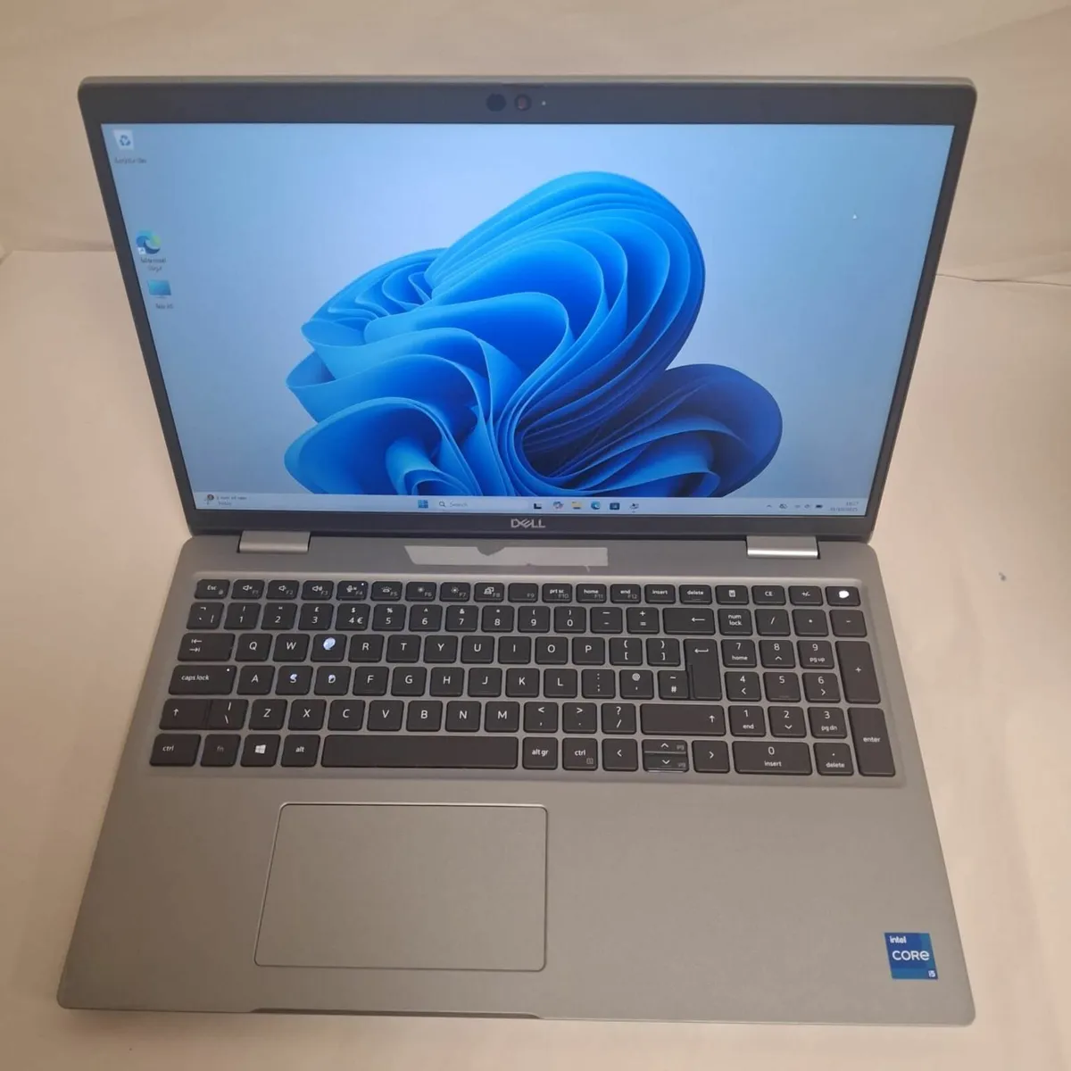 Dell Latitude 5520 i5 11th Gen (1135G7) | 16GB RAM - Image 1