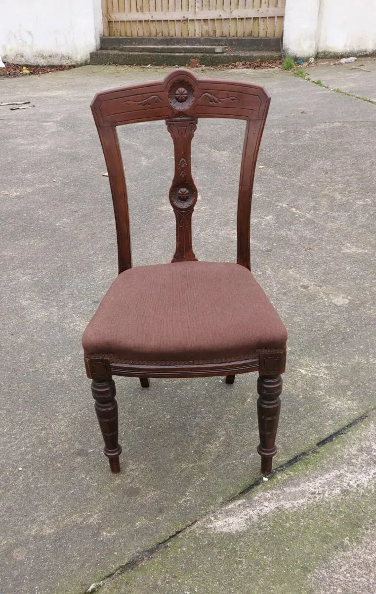 Single Victorian walnut dining chair - Image 1