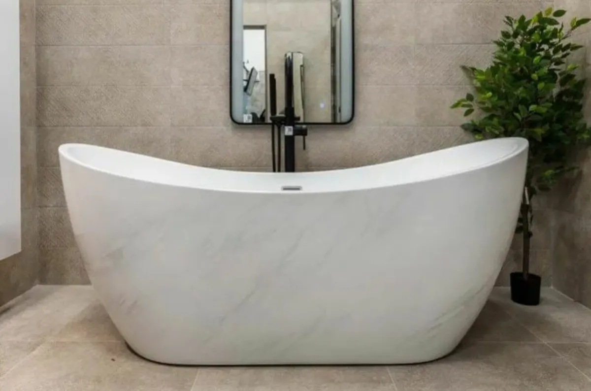 Marseille 1700mm x 700mm Luxury Freestanding Bath - Image 1