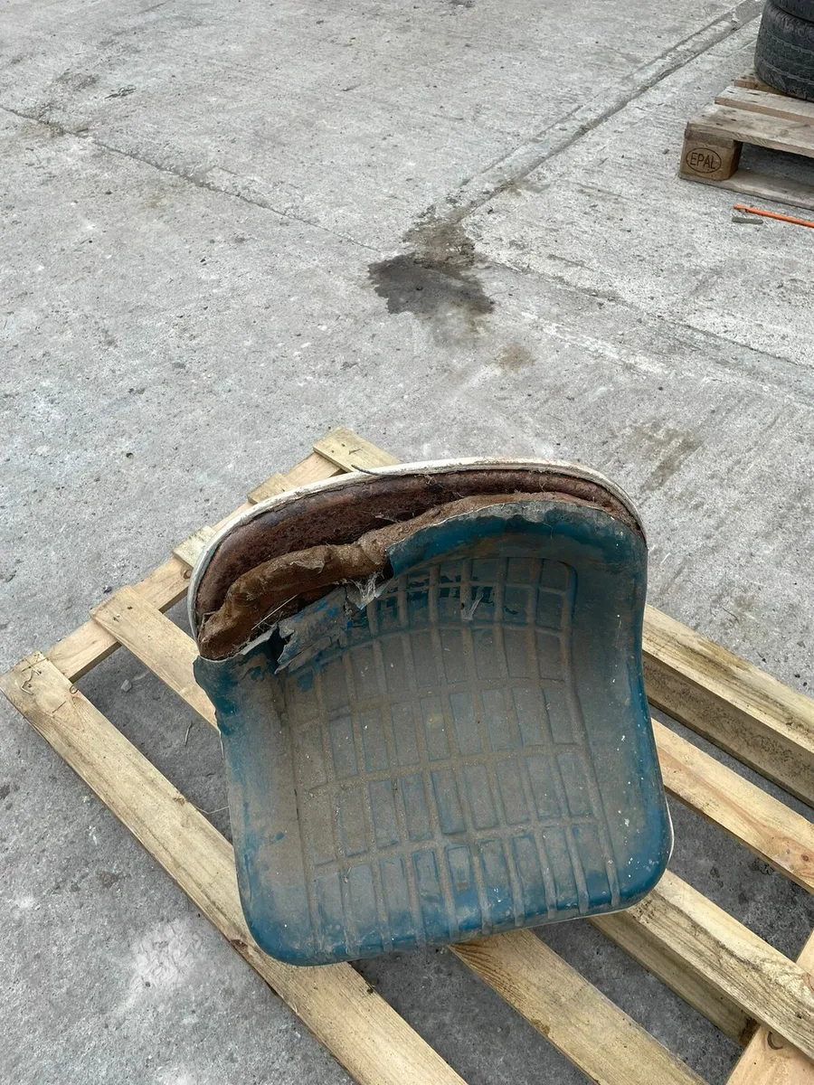 Tractor seat - Image 1
