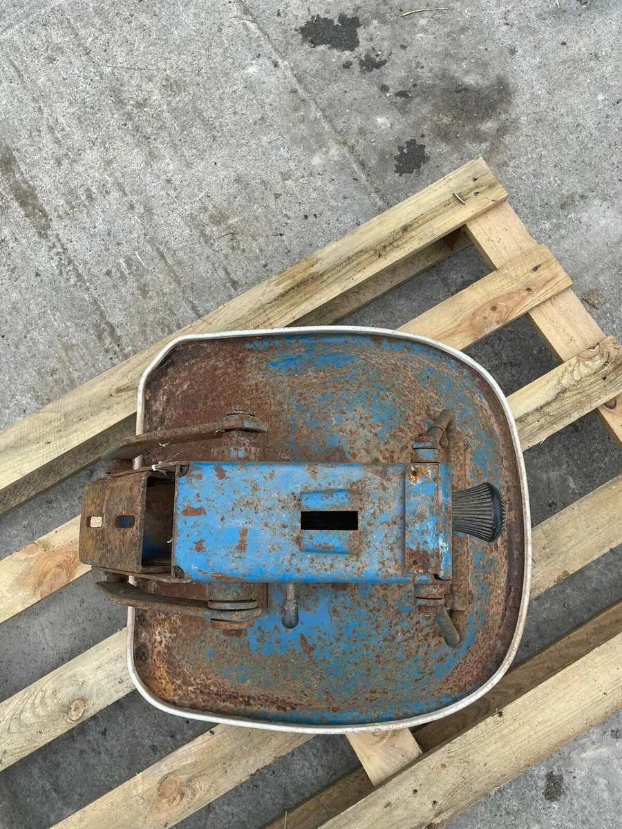 Tractor seat - Image 3