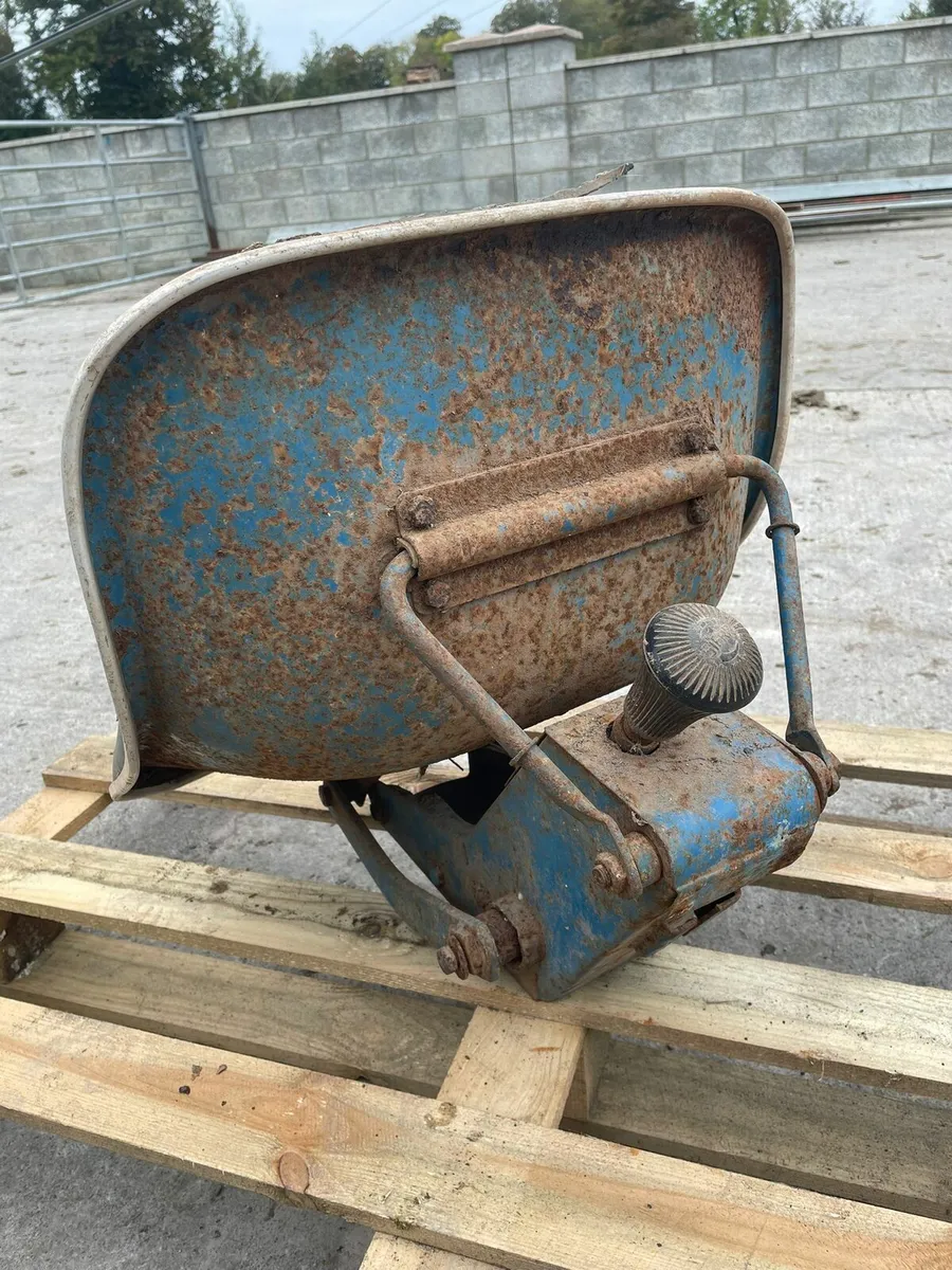 Tractor seat - Image 4