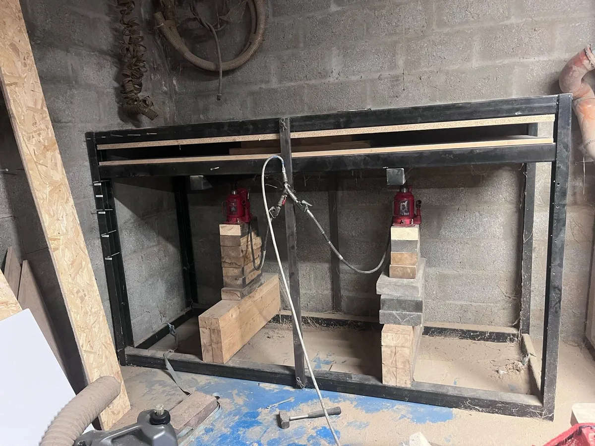 Hydraulic cold press - Image 1