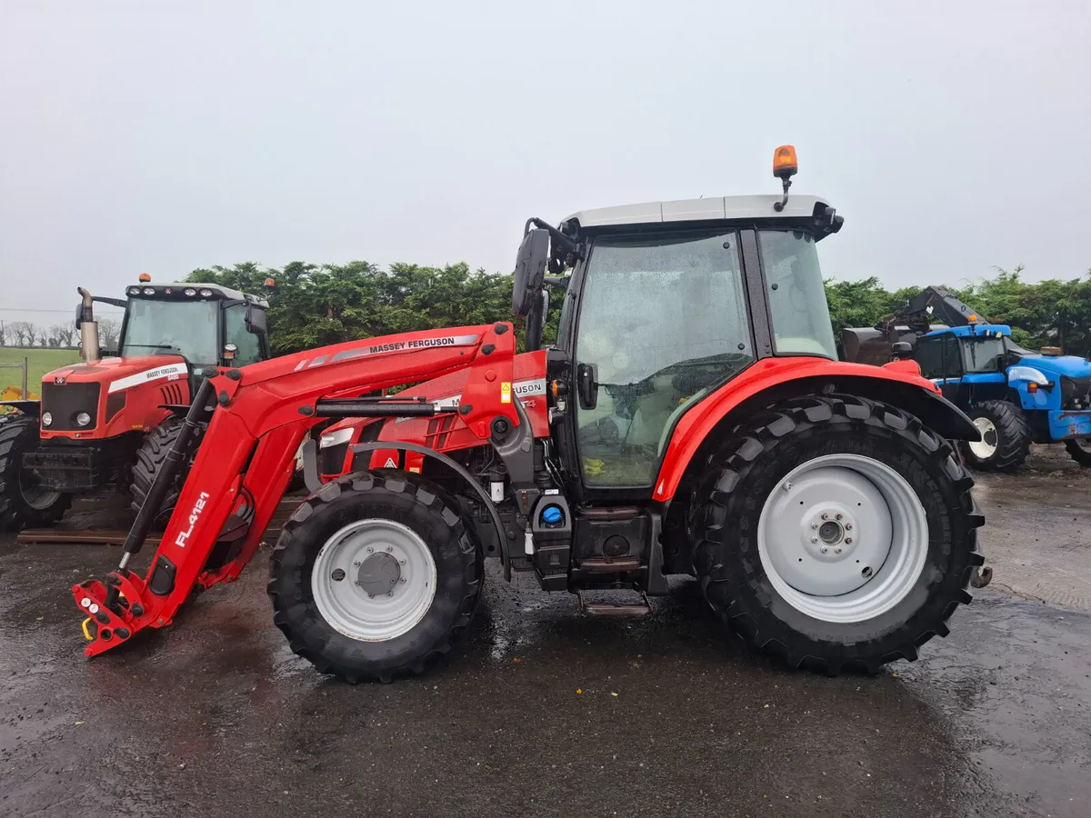 Massey Ferguson 5712s
