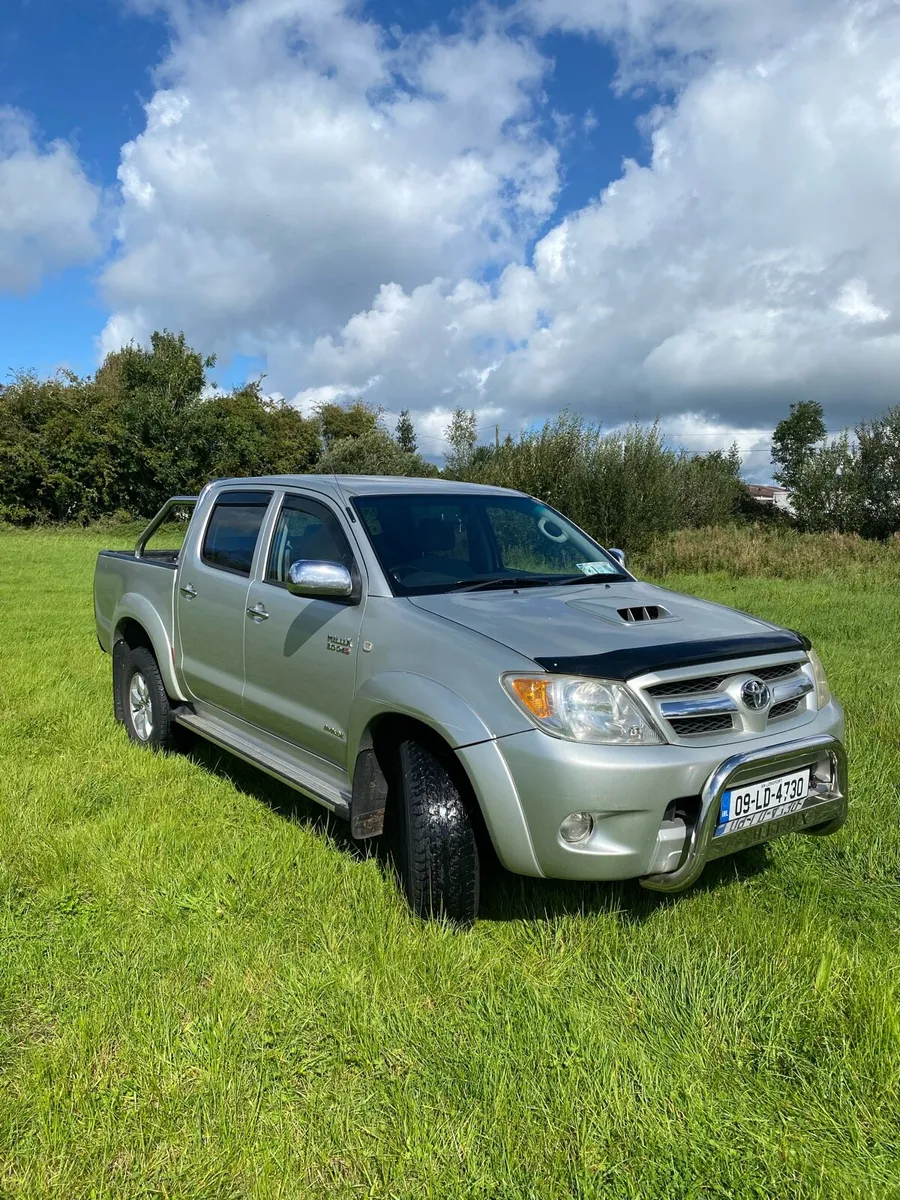 Toyota Hilux jeep - Image 3