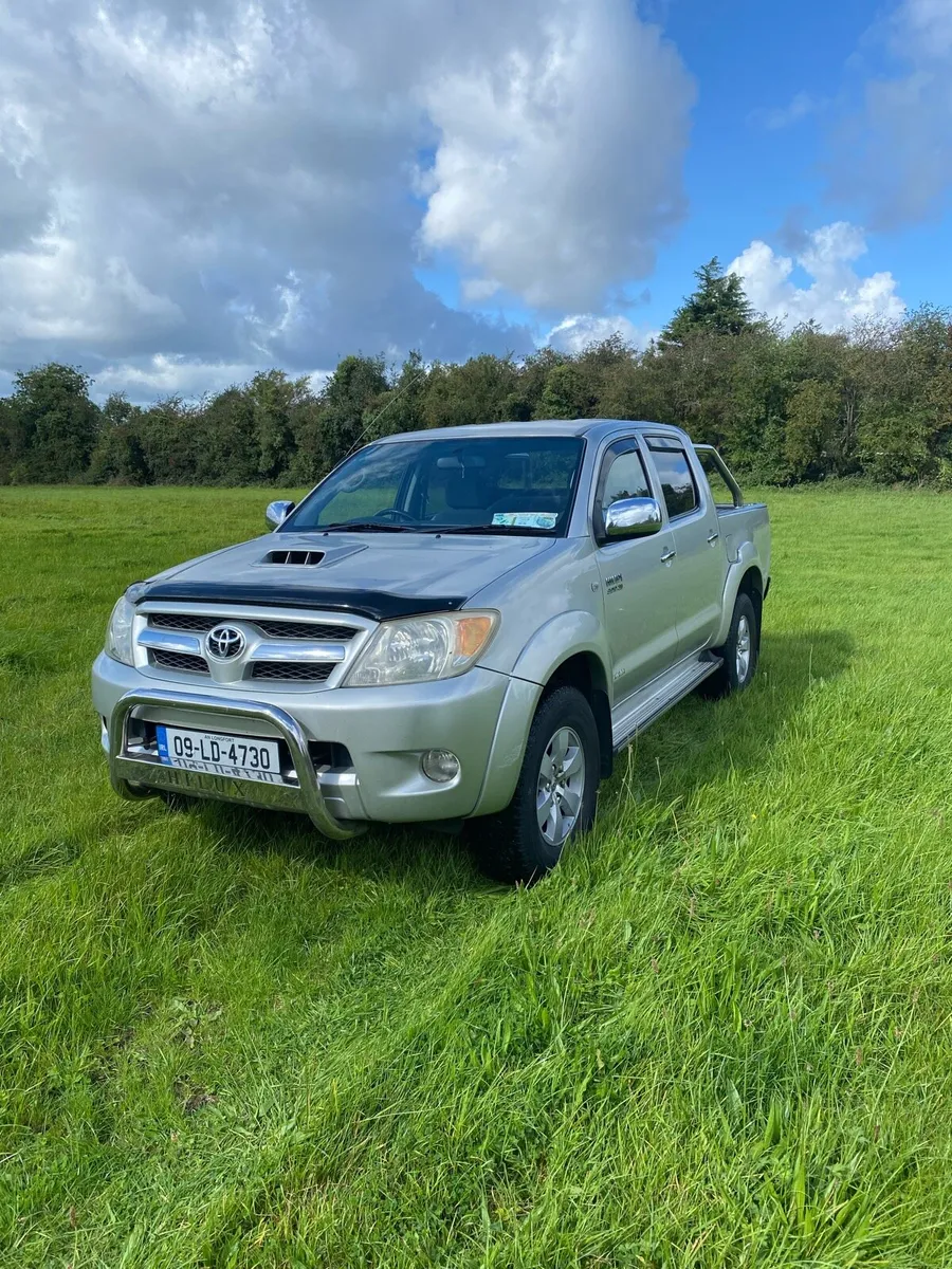 Toyota Hilux jeep - Image 4