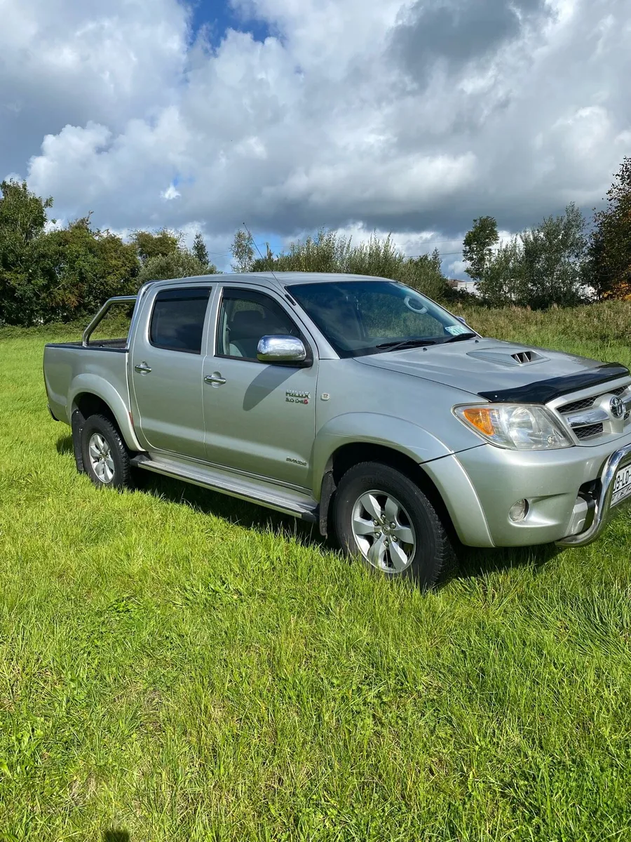 Toyota Hilux jeep - Image 1