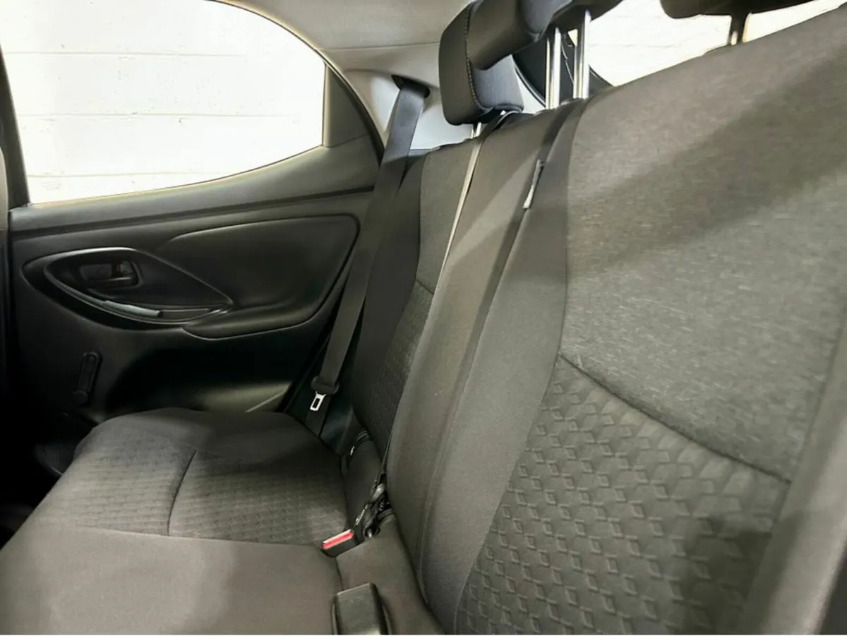Toyota Yaris 1.5 HYBRID LUNA 4DR AUTO - Image 4