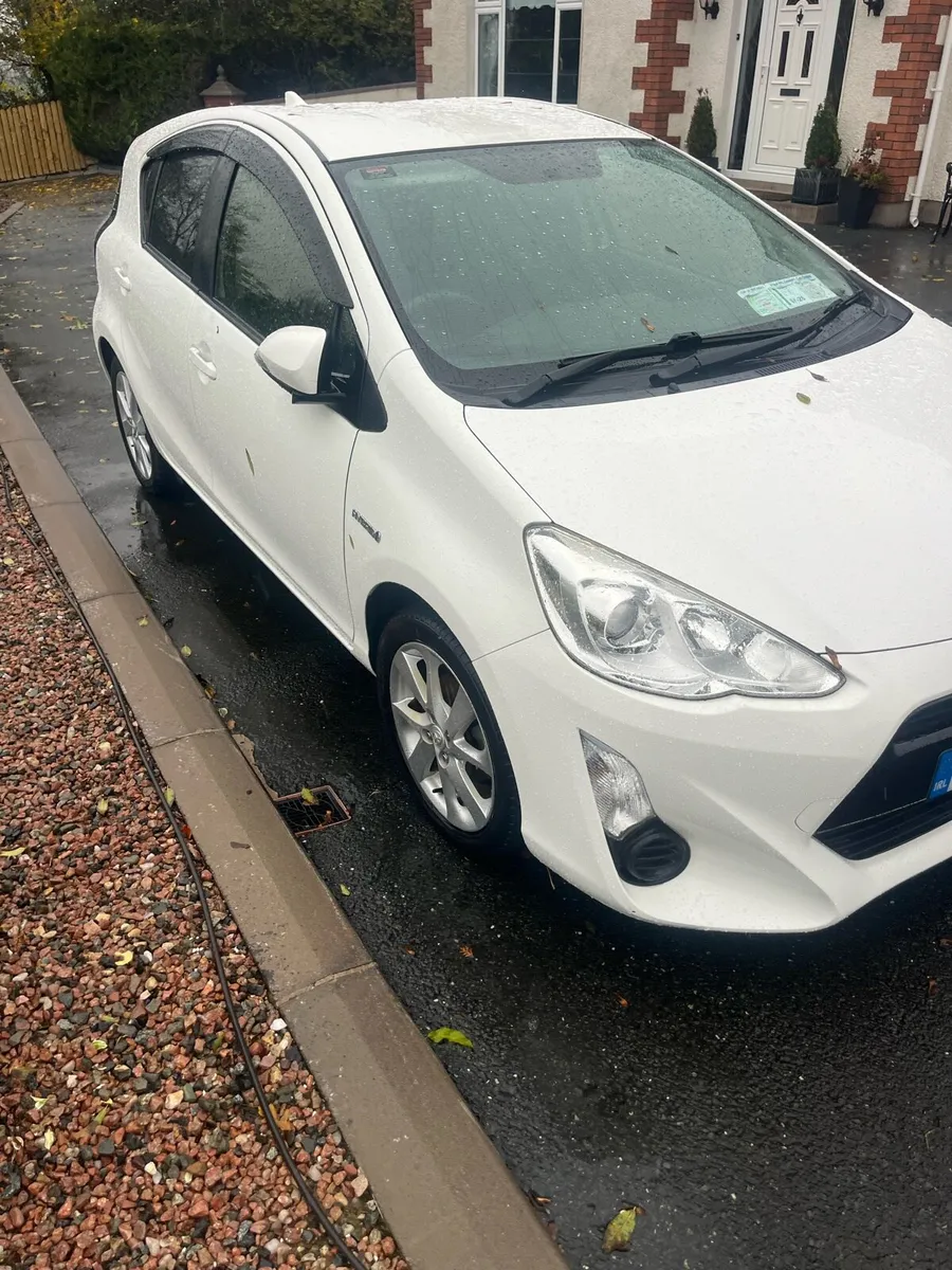 2015 Toyota Aqua - Image 4