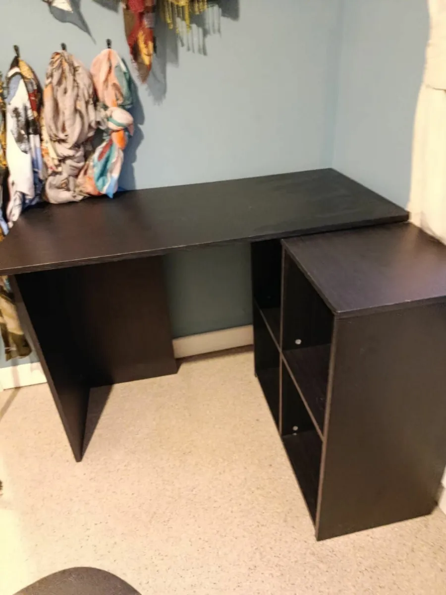 Corner Desk and Swivel chair - Image 1