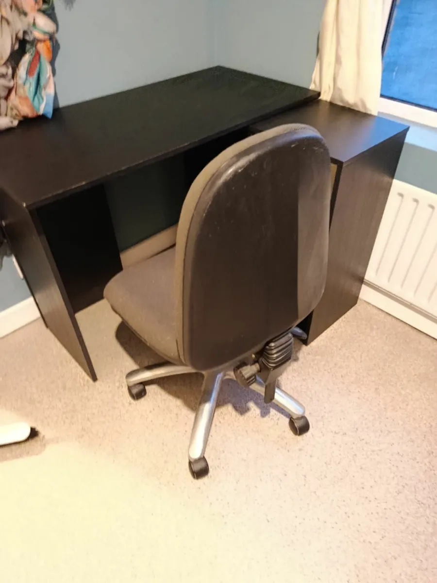 Corner Desk and Swivel chair - Image 2