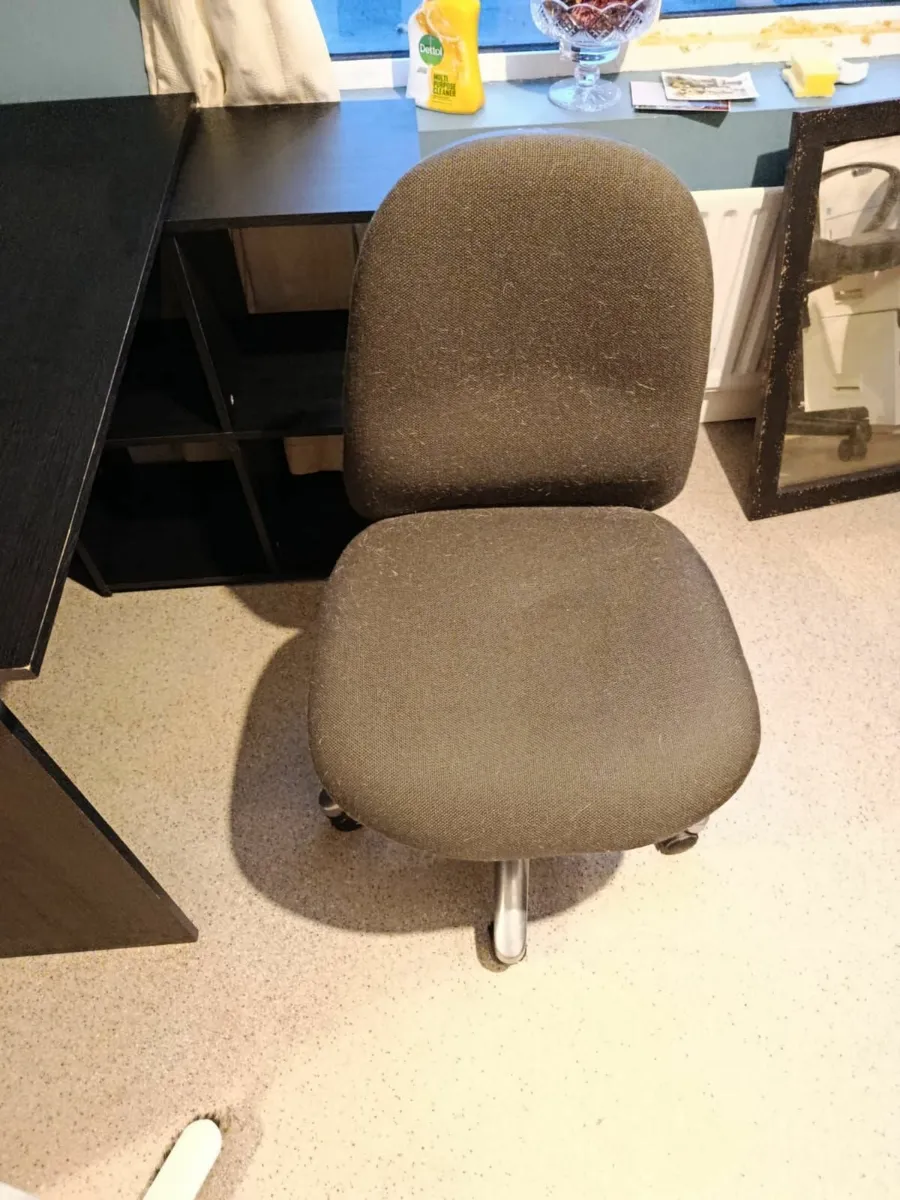 Corner Desk and Swivel chair - Image 3