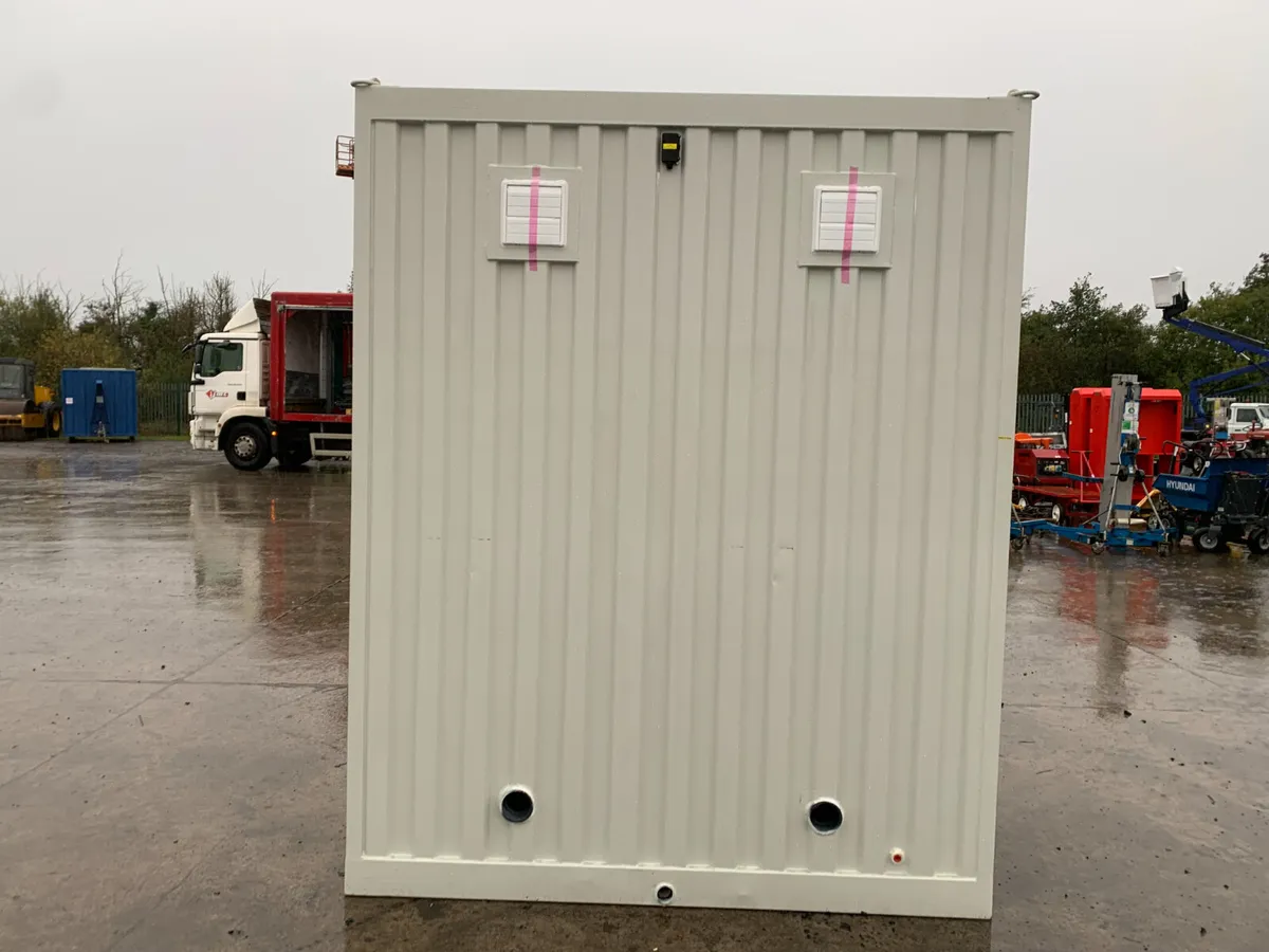 BID ONLINE NOW - NEW/UNUSED TOILET UNITS FOR AUCT - Image 3