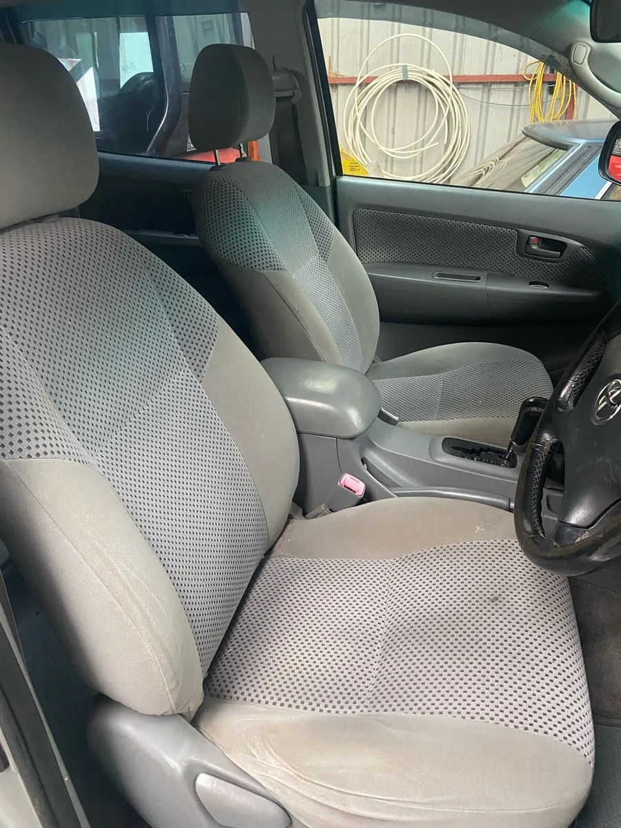 Toyota Hilux jeep - Image 2