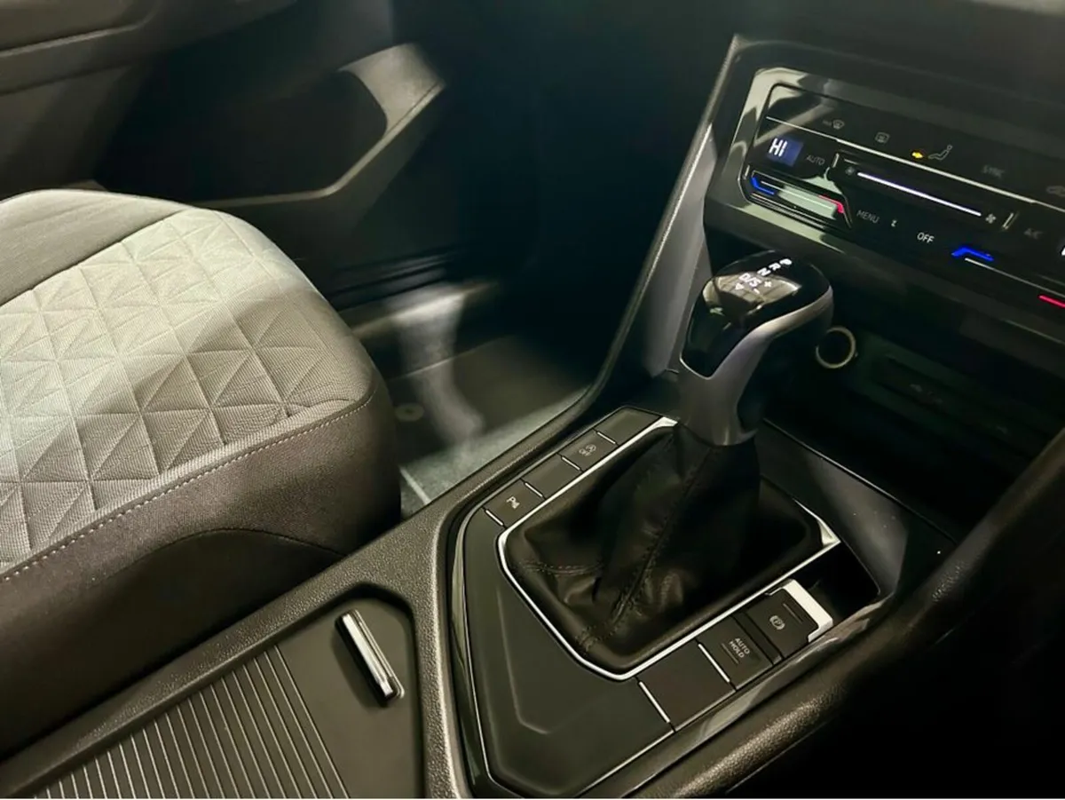 Volkswagen Tiguan LIFE 2.0 TDI D7F 150HP 5 - Image 3