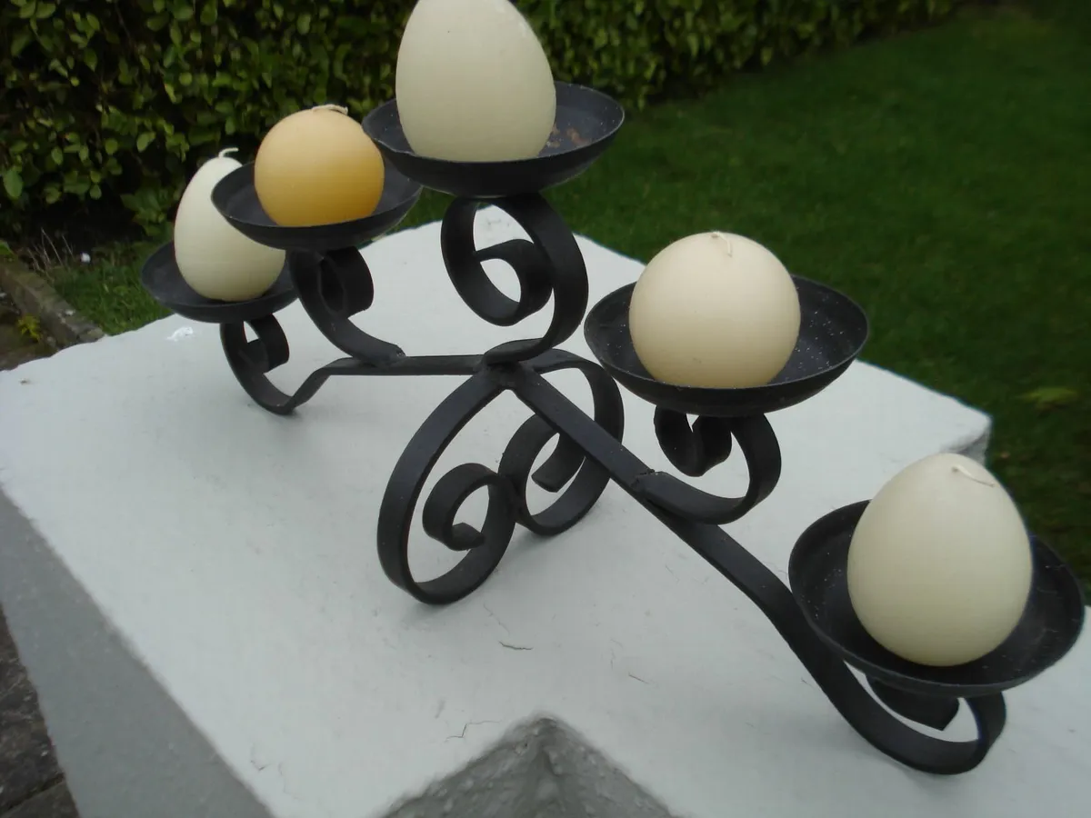 LARGE HEAVY DUTY METAL 5 CANDLE HOLDERS & CANDLES. - Image 1