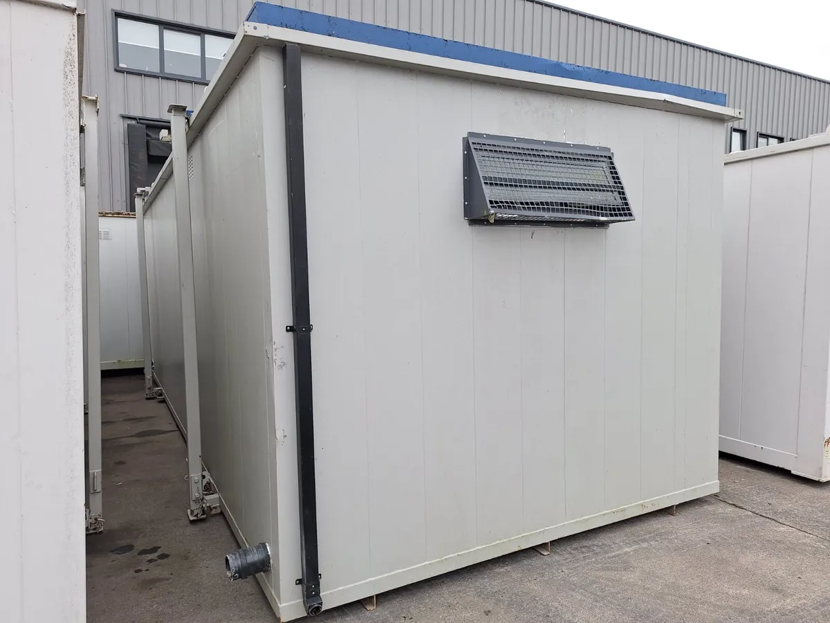 Approx 24ft x 10ft  Toilet Block  For Auction - Image 2