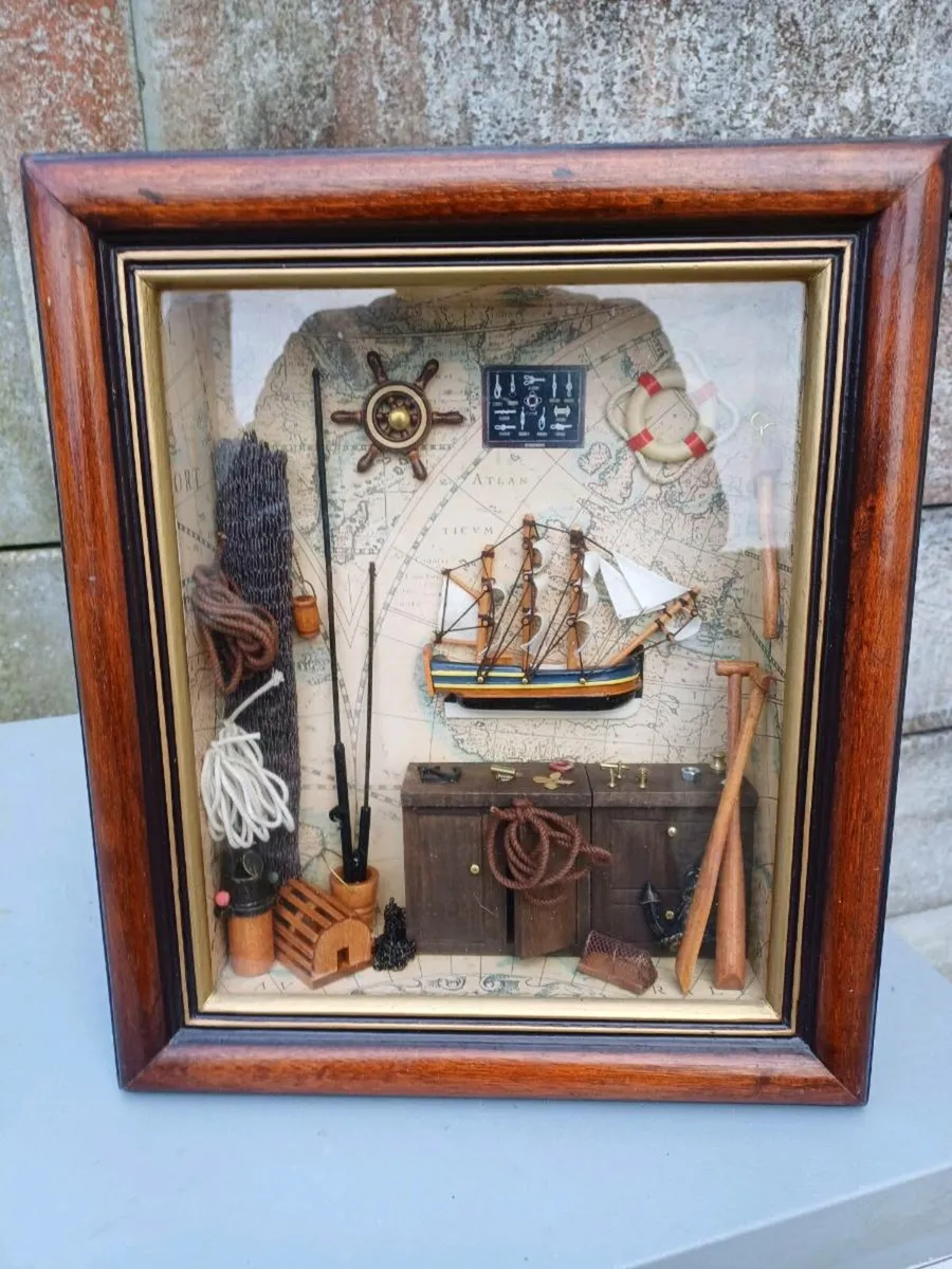 Vintage Diorama Box Picture - Image 1