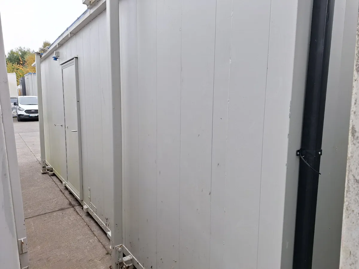 Approx 24ft x 10ft  Toilet Block  For Auction - Image 4