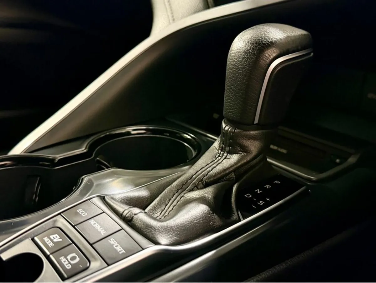 Toyota Camry WS Leather - Image 4