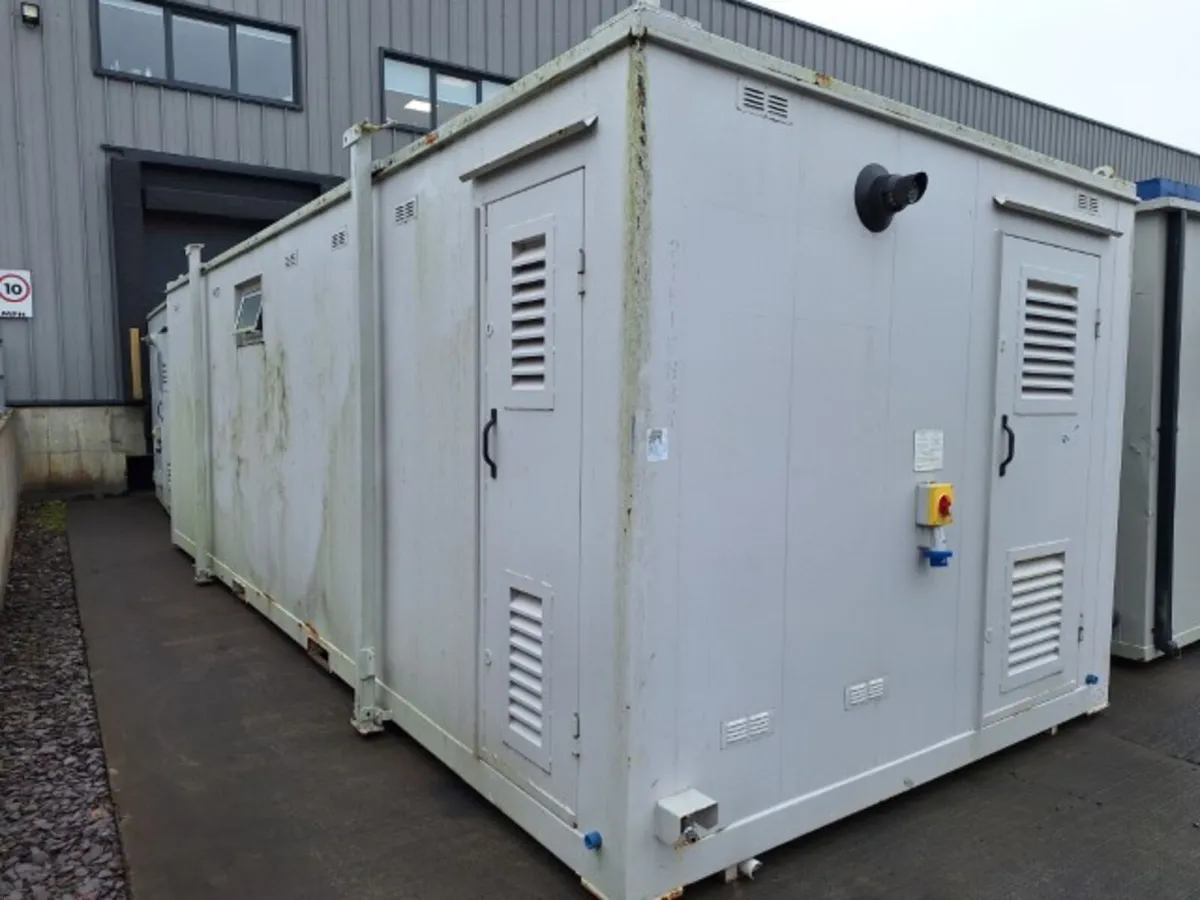 Approx 24ft x 10ft Shower Block  For Auction - Image 1