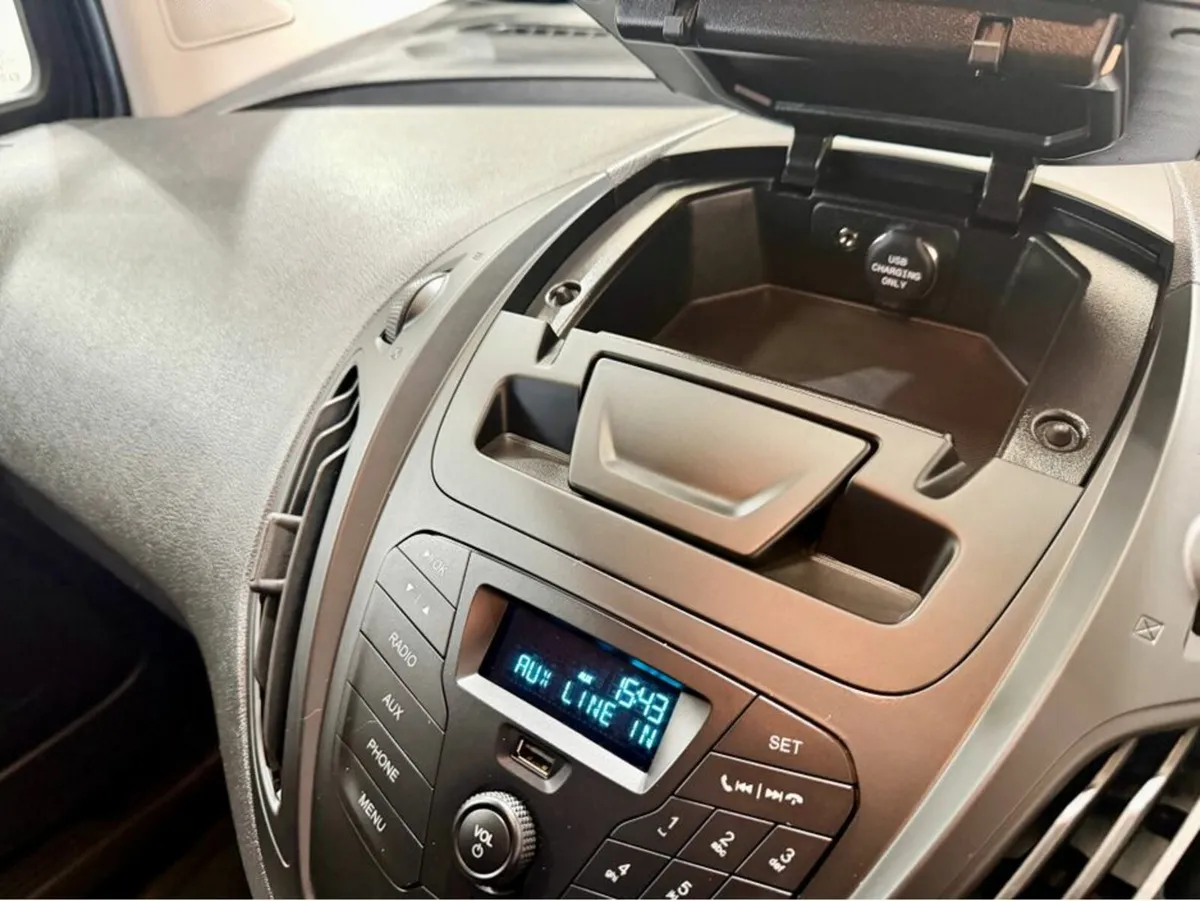 Ford Transit Courier BASE 1.5 TD 75P NO VAT - Image 3