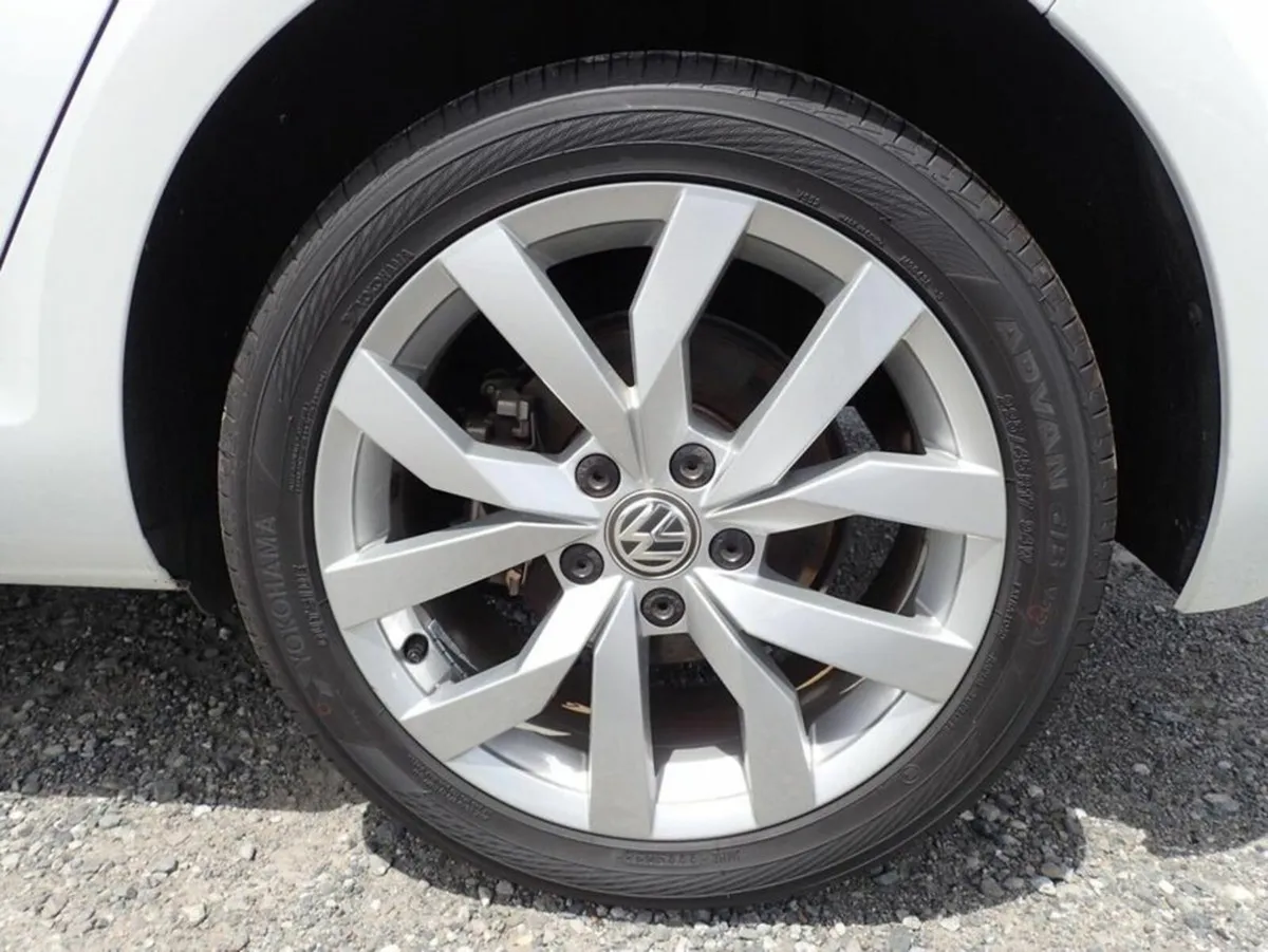 Volkswagen Golf 1.4 Highline Leather - Image 3