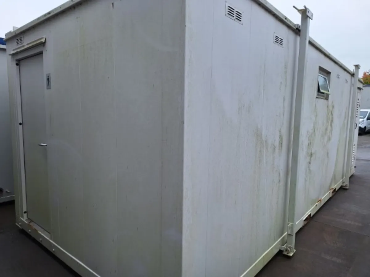 Approx 24ft x 10ft Shower Block  For Auction - Image 3
