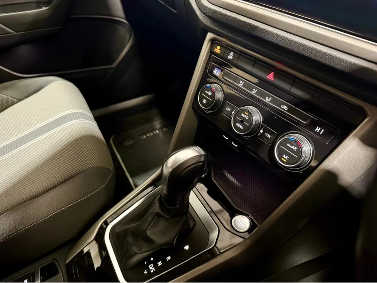 Volkswagen T-Roc 2.0 TDI STYLE DESIGN - Image 2