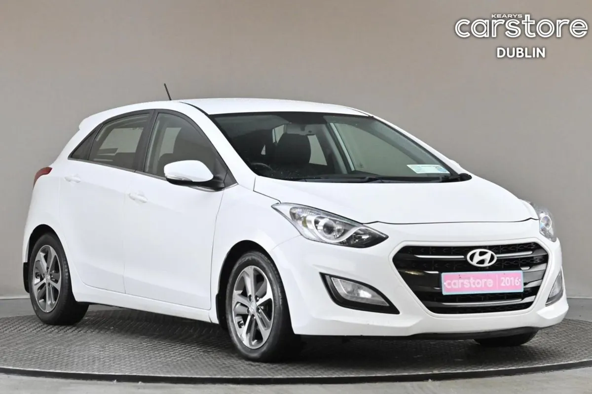 Hyundai i30 1.6 Crdi Deluxe 6spd  reverse Cam dia - Image 1