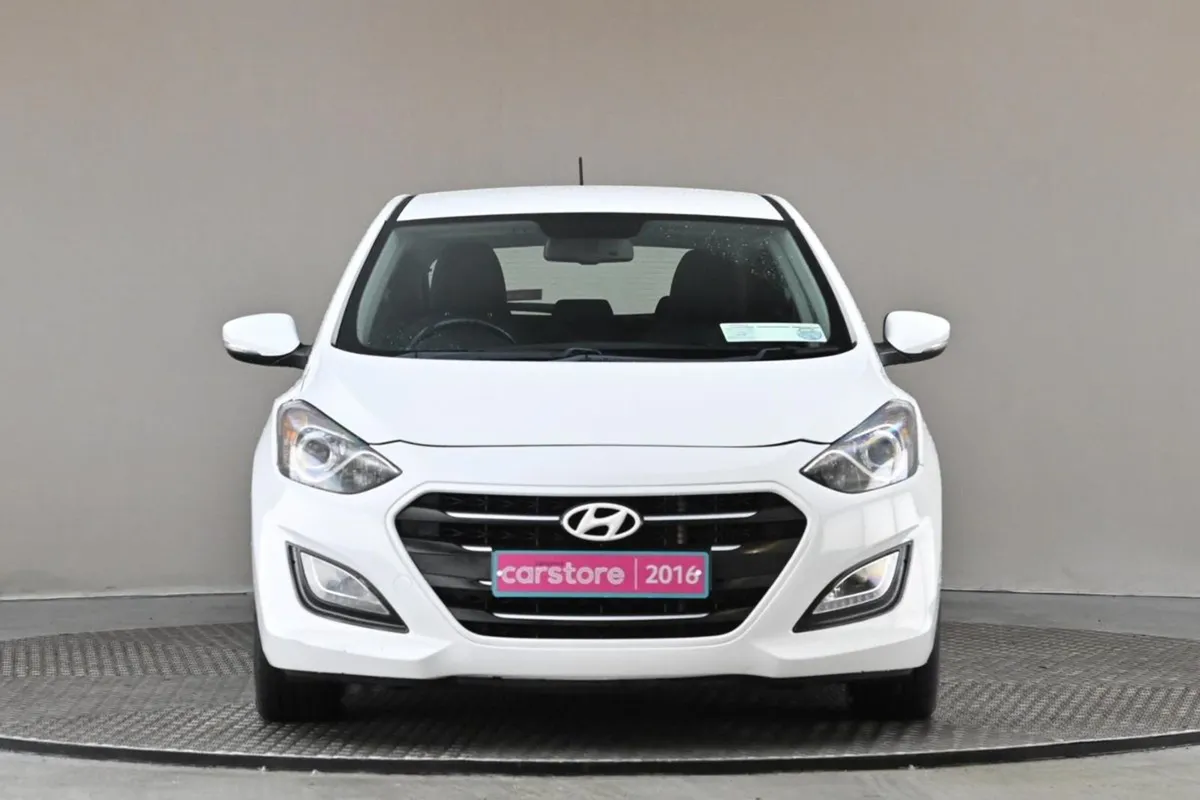 Hyundai i30 1.6 Crdi Deluxe 6spd  reverse Cam dia - Image 2