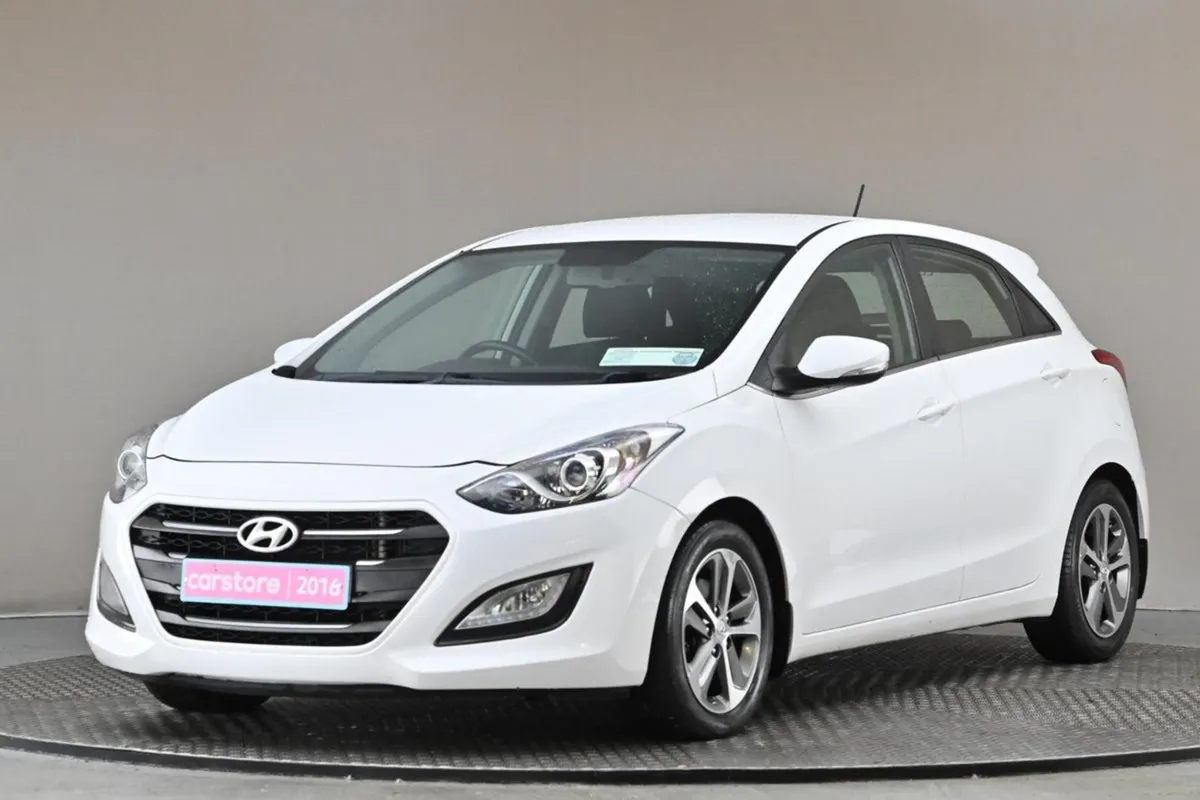 Hyundai i30 1.6 Crdi Deluxe 6spd  reverse Cam dia - Image 3