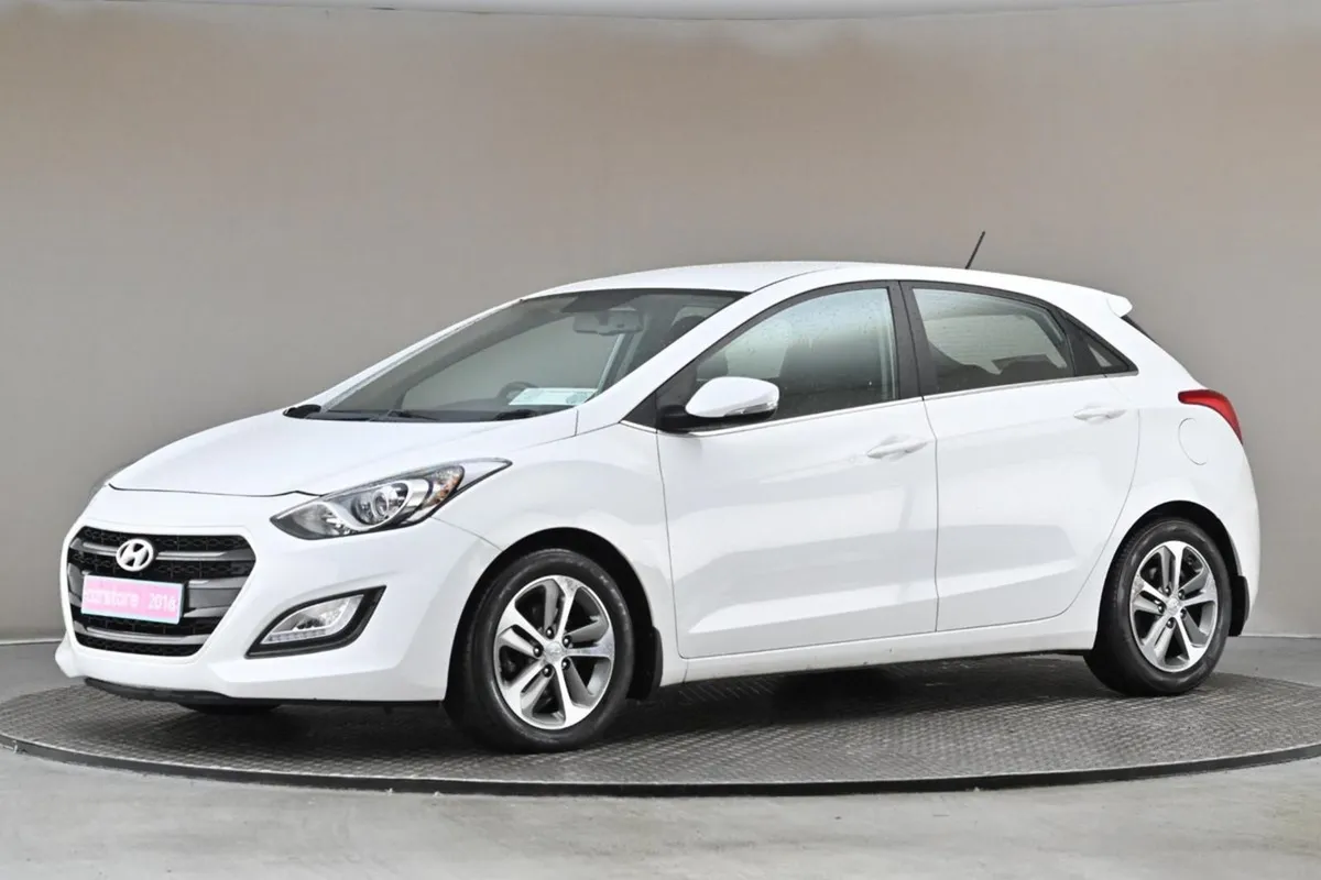 Hyundai i30 1.6 Crdi Deluxe 6spd  reverse Cam dia - Image 4