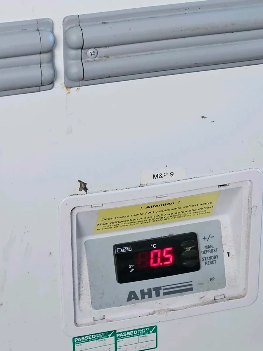 Display fridge - Image 3