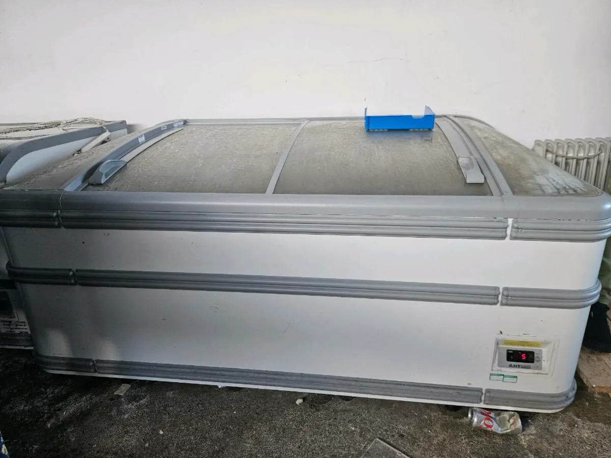 Display fridge - Image 1