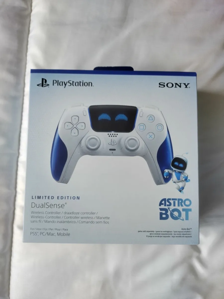 Astro Bot PS5 controller NEW - Image 1