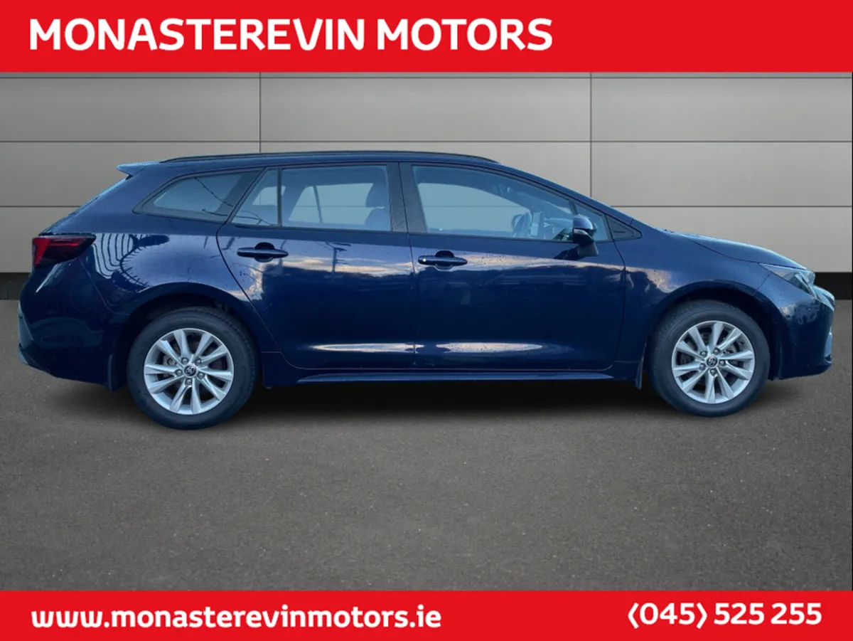 Toyota Corolla HYBRID LUNA T/S 4DR AUTO - Image 4