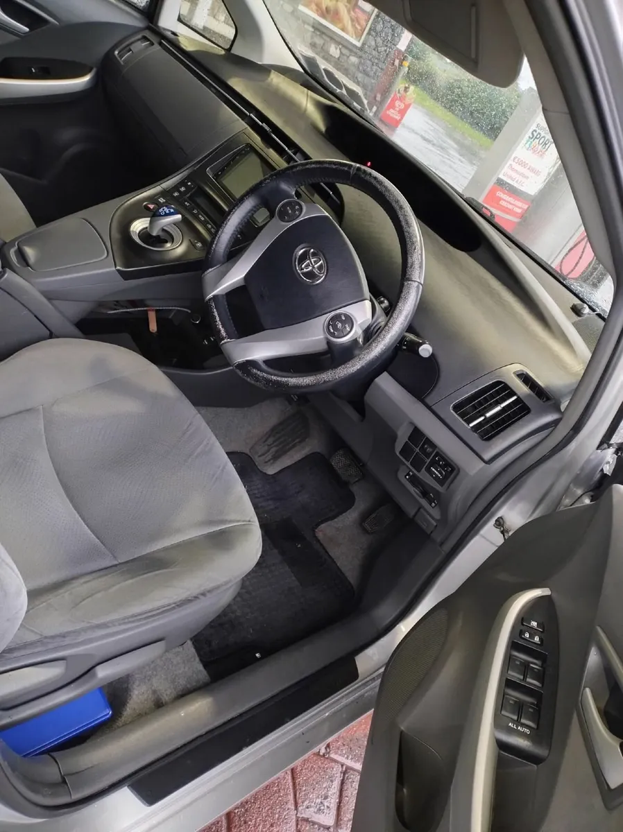 Toyota Prius 2010 - Well looked after - Quick sale - Image 4