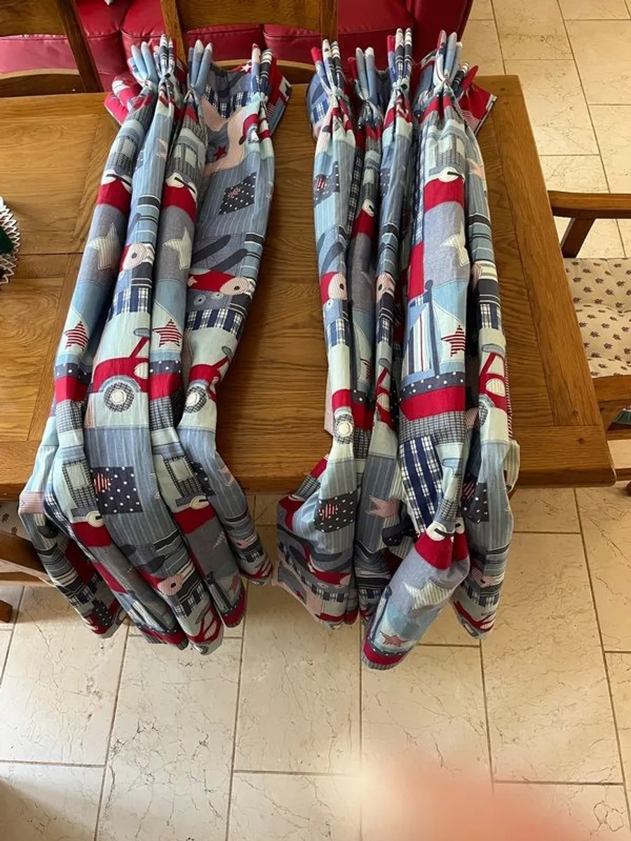 2 pairs of Beautiful pinch pleat interlined curtains - Image 1