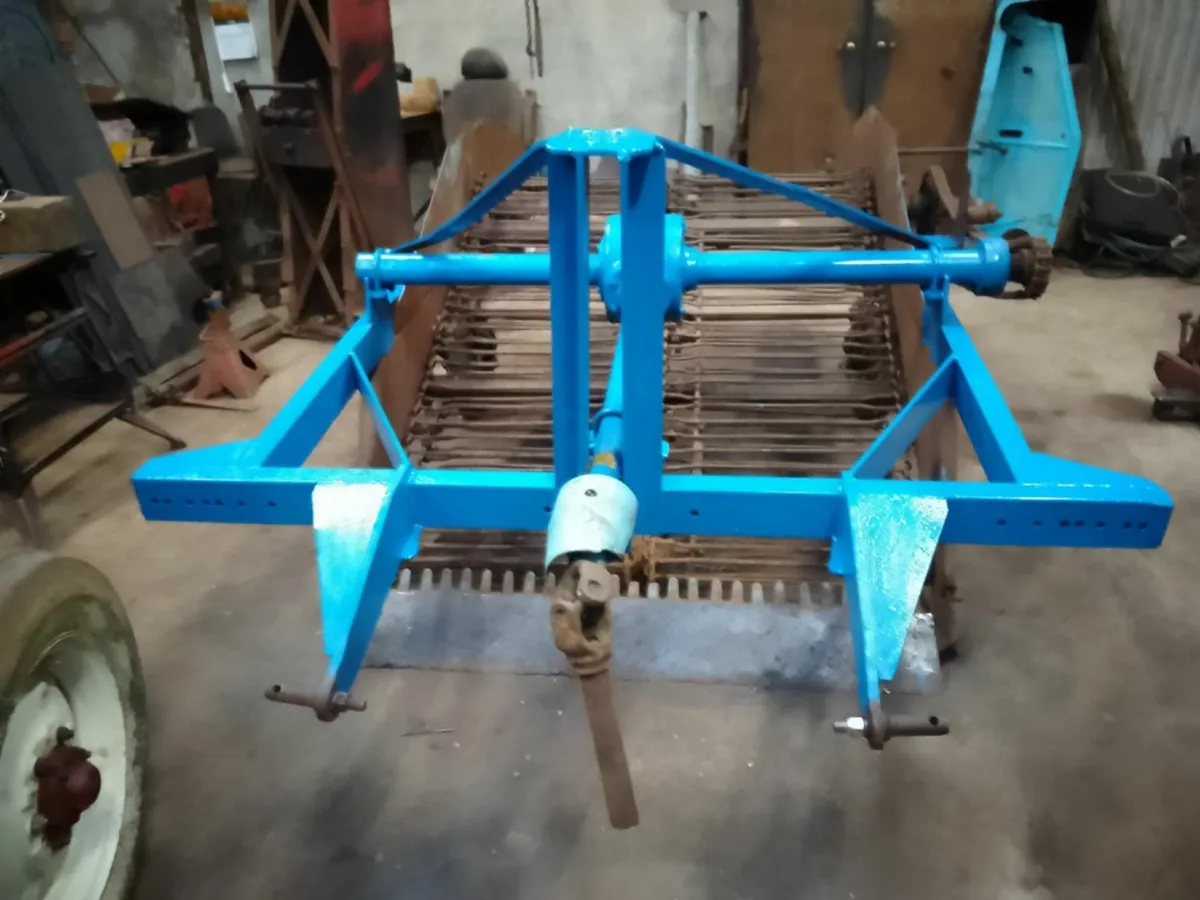 Elevator Diggers, potato spinners, harvesters - Image 1