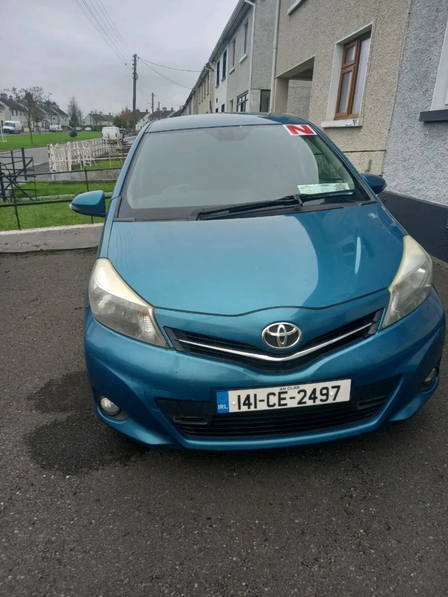 2014 toyota yaris - Image 1