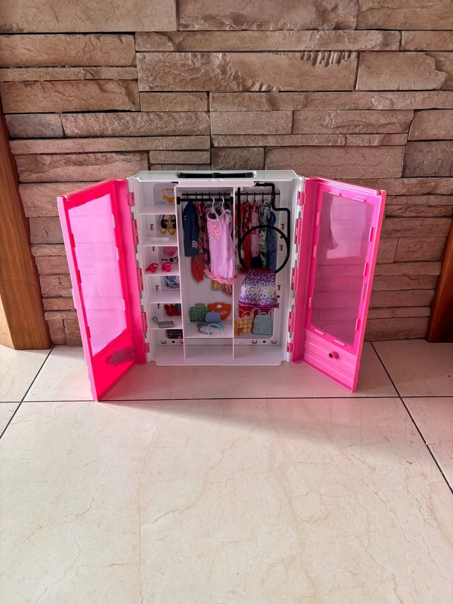 Barbie wardrobe - Image 1