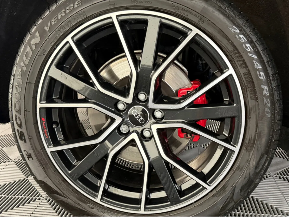 Audi Q5 S LNE  TFSI E QUATTRO BLACK EDITION - Image 3