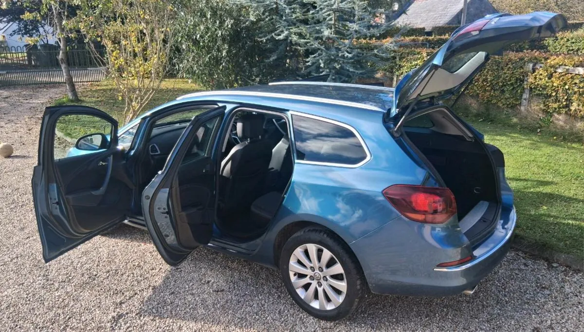 132 Astra 2.0 CDTi tourer 160bhp NCT 01/27 tax1/26 - Image 3