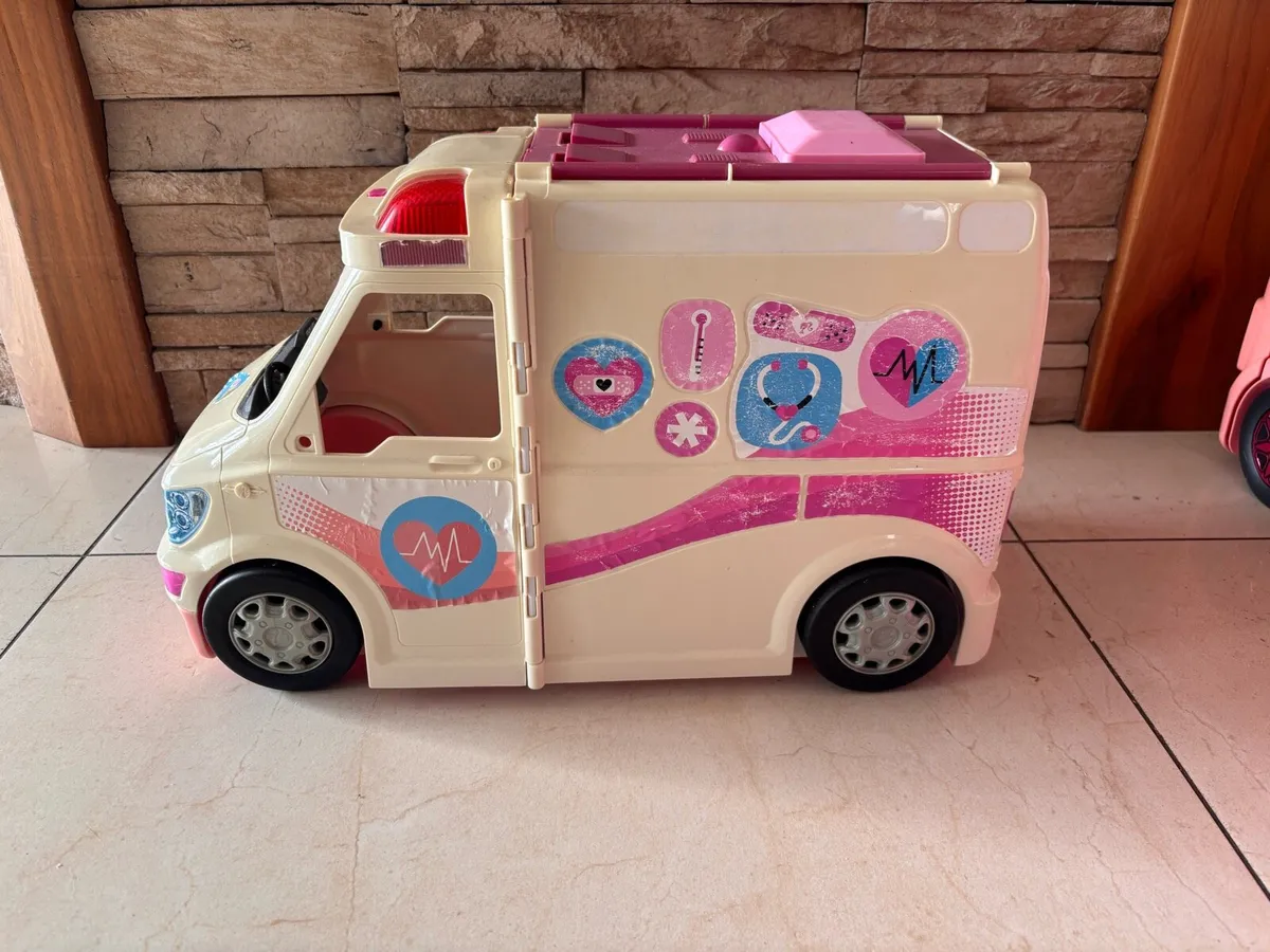 Barbie ambulance - Image 1