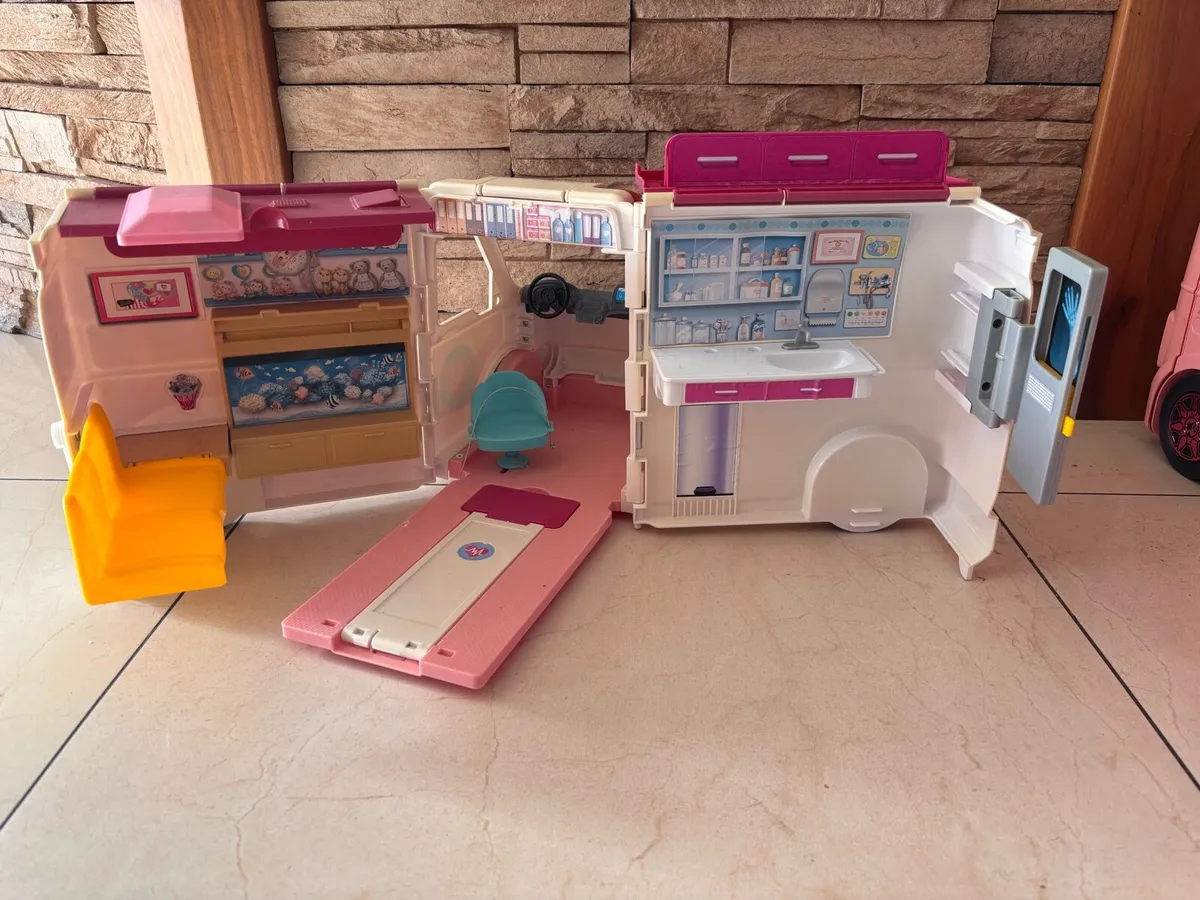 Barbie ambulance - Image 2