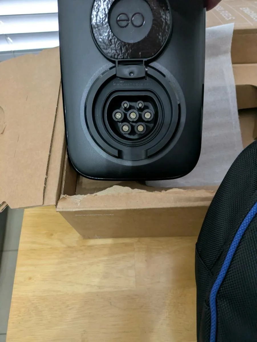 Electric vehicle charger - Image 1