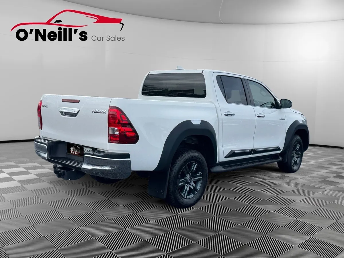 Toyota Hilux 2023 *NO VAT* 2.8 SR5 DOUBLE CAB #300 - Image 3