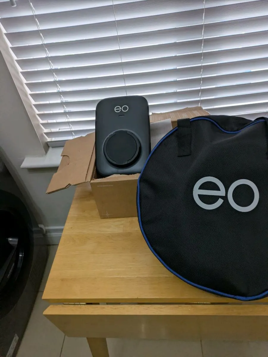 Electric vehicle charger - Image 3