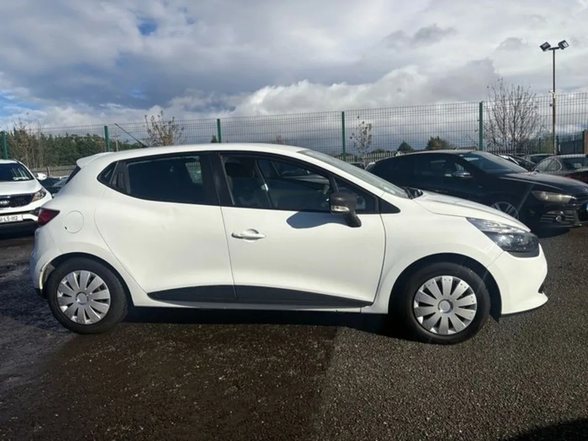 2017 Renault Clio 1.1L Petrol NCT 01/2027 Low Mile - Image 2